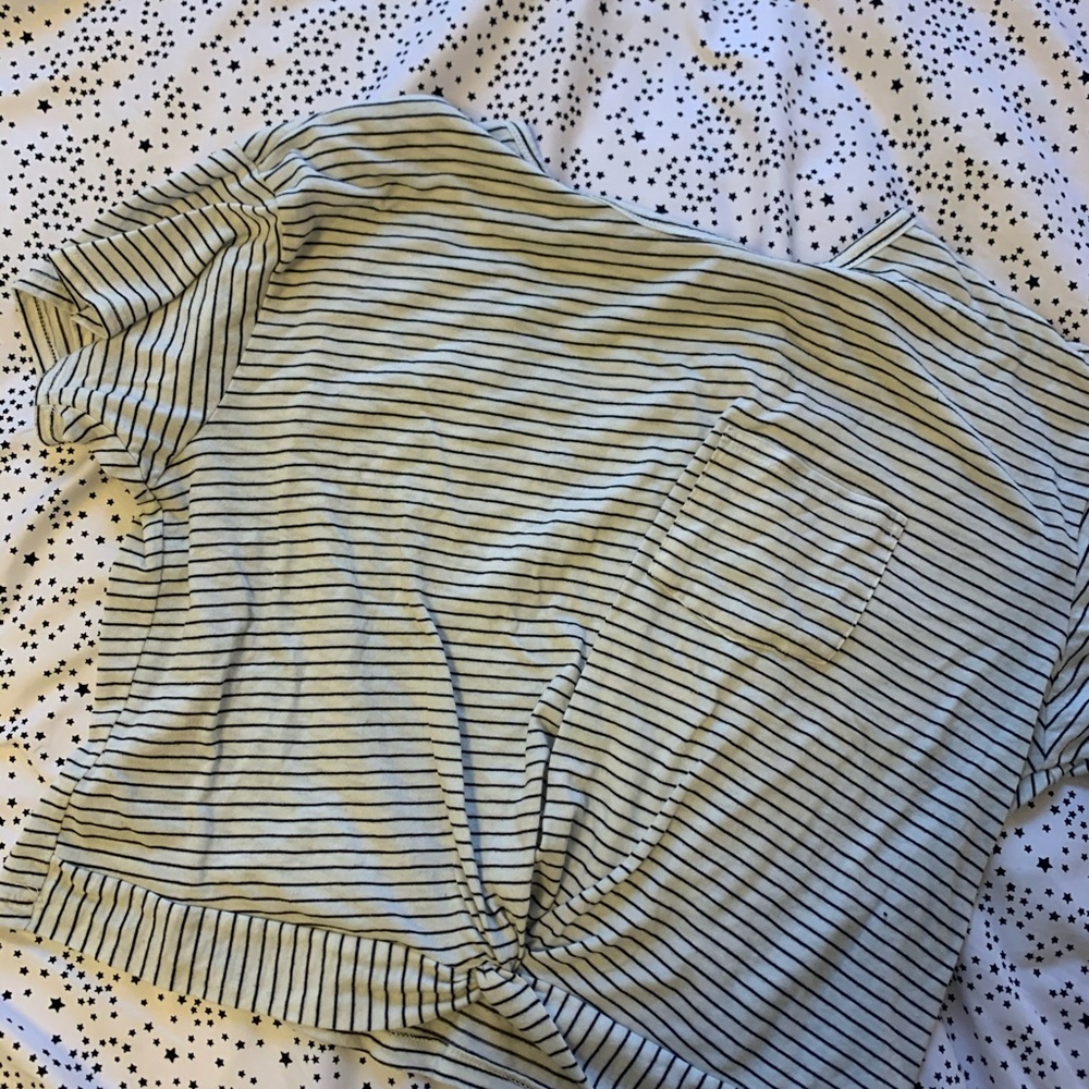 BRAND NEW AE twist front cropped tshirt